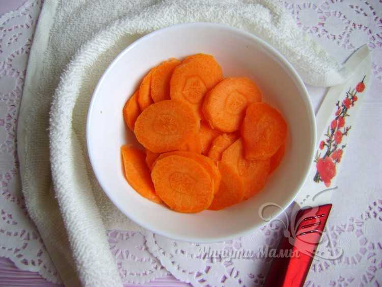 порезать морковь