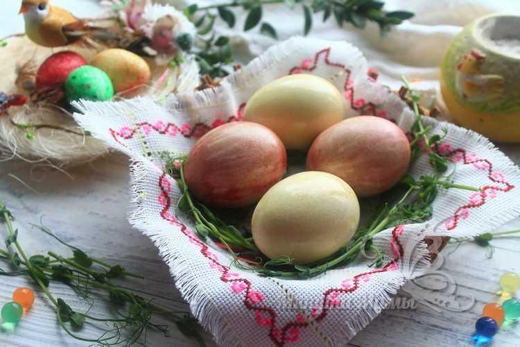 Как покрасить яйца свеклой и морковью на Пасху в домашних условиях, рецепт с фото