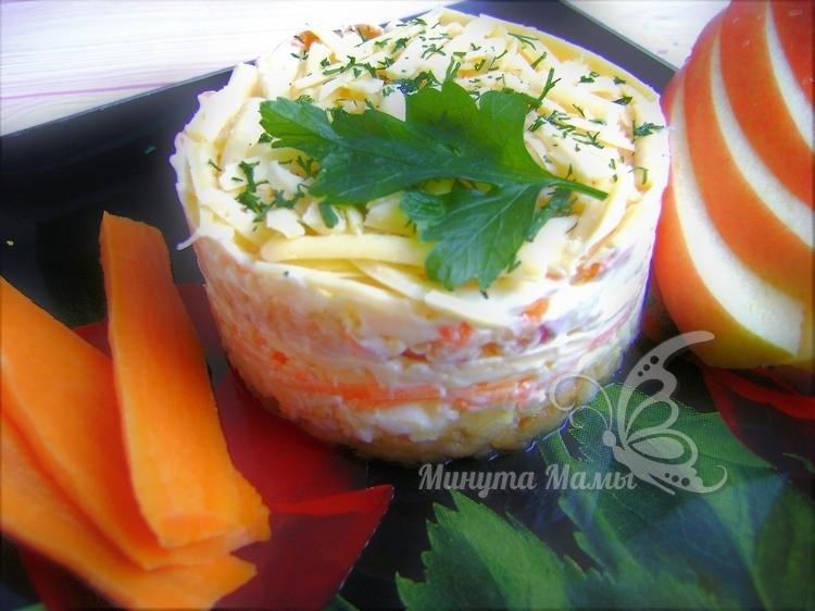 Фото-рецепт французского салата с яблоком и морковью