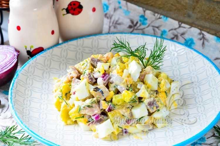 Рецепт с фото салата с селёдкой, луком и яйцом