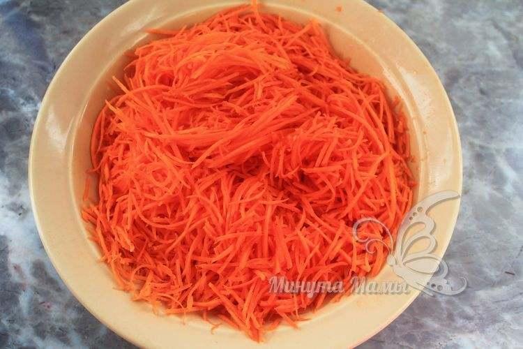 Морковь натереть на специальной терке