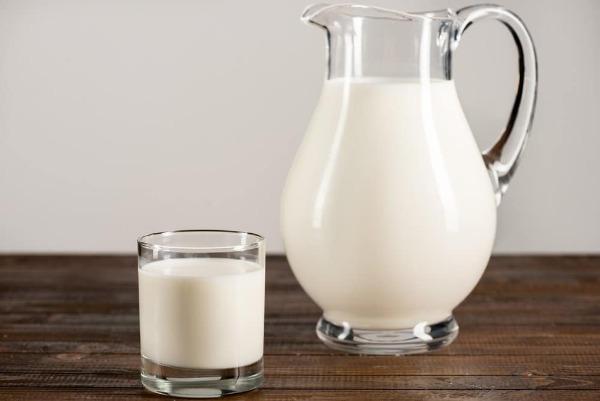 Можно ли пить молоко кормящей маме: польза или вред, советы врачей