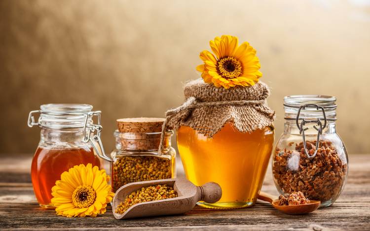 Можно ли кормящей маме мед в первый месяц грудного вскармливания, советы Комаровского