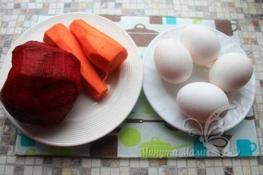 Как покрасить яйца свеклой и морковью на Пасху в домашних