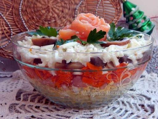 Салат с красной рыбой и грибами рецепт с фото, очень