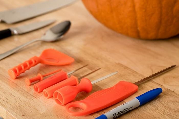 Как вырезать тыкву на Хэллоуин необходимые инструменты