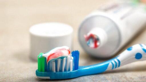 Как очистить чехол для телефона от желтизны в домашних условиях ...